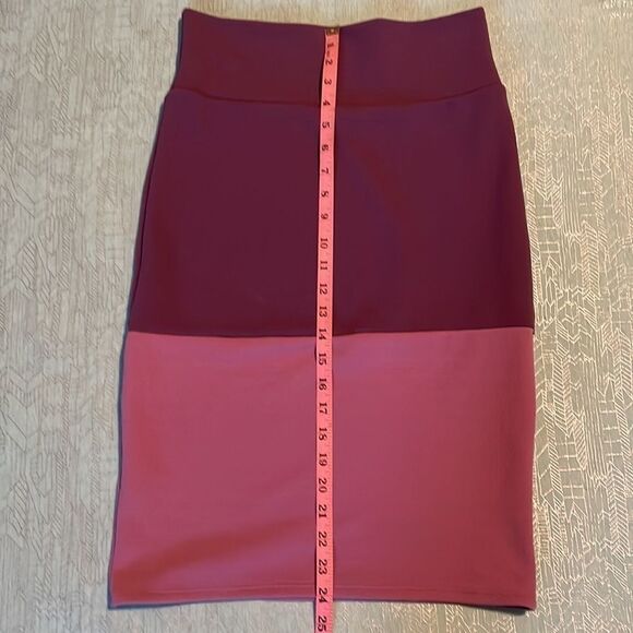 Lularoe purple hombre skirt size S, crepe texture, 24” long, waist 14” across - Picture 8 of 10